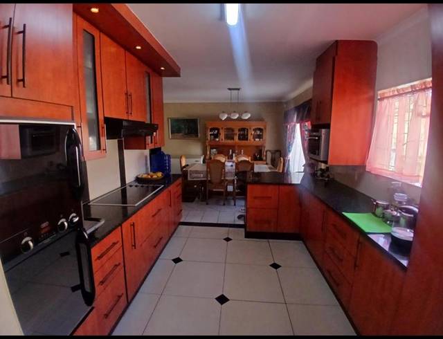 4 BEDROOM HOUSE FOR SALE IN NINAPARK